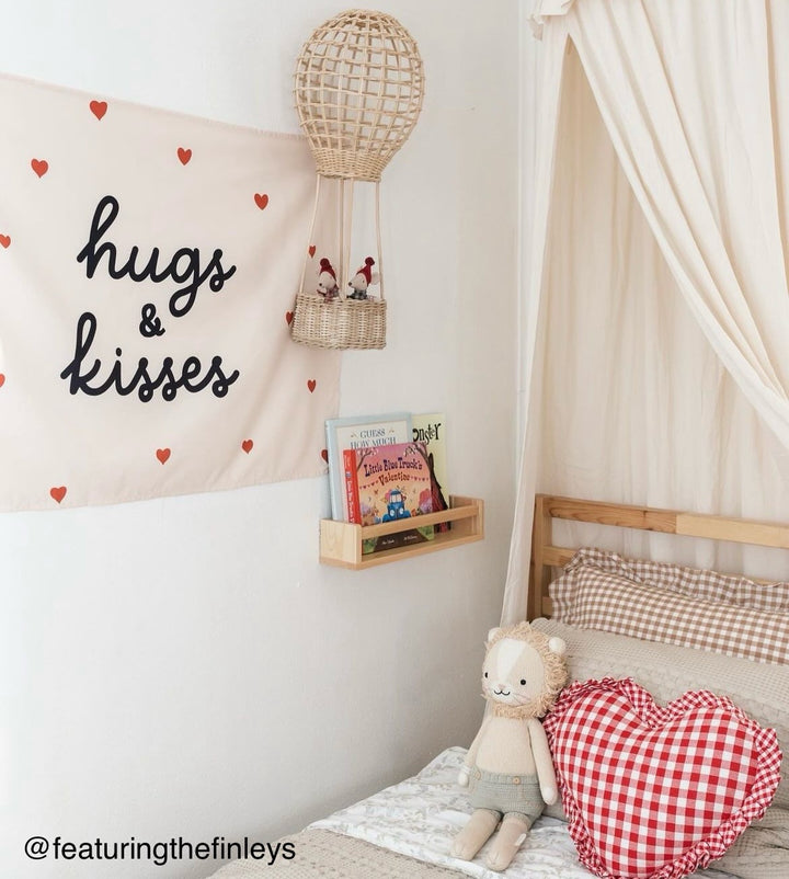 {Neutral} Hugs & Kisses Banner