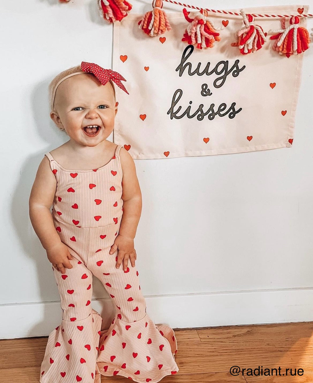 {Neutral} Hugs & Kisses Banner