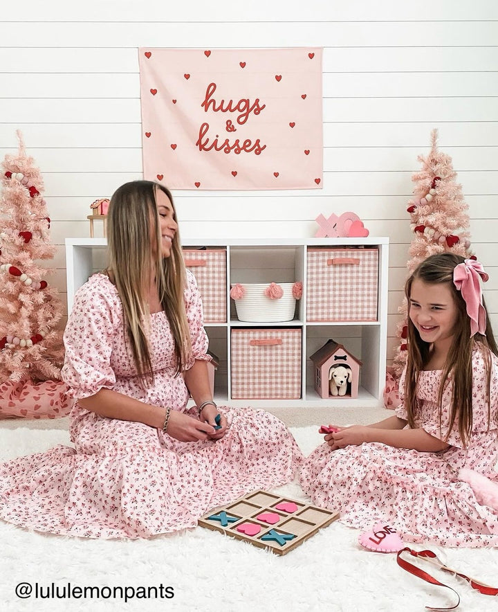 {Pink} Hugs & Kisses Banner