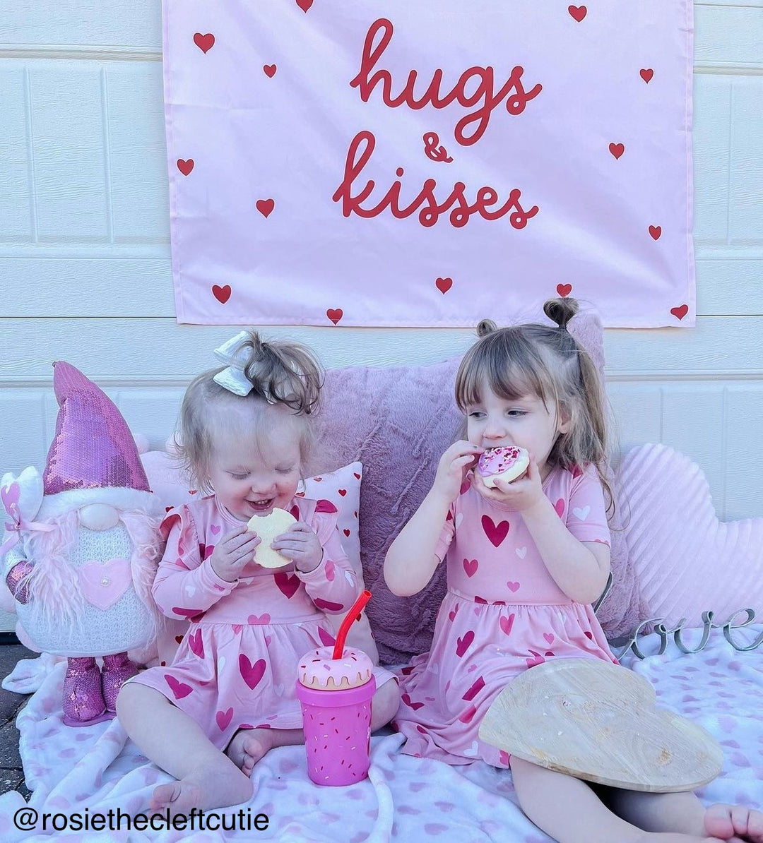 {Pink} Hugs & Kisses Banner