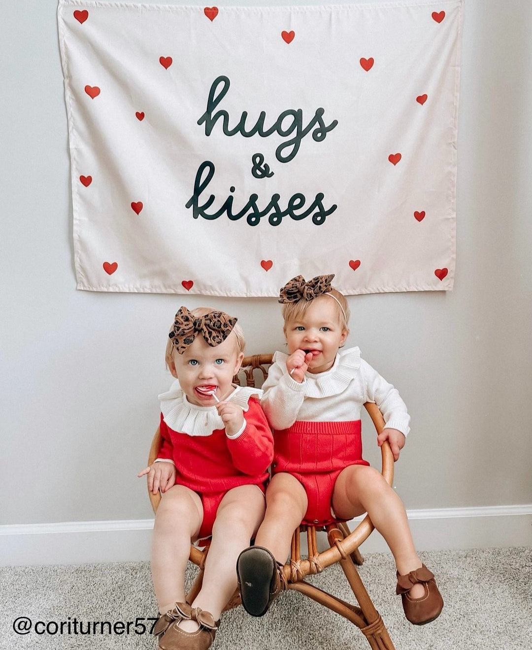{Neutral} Hugs & Kisses Banner