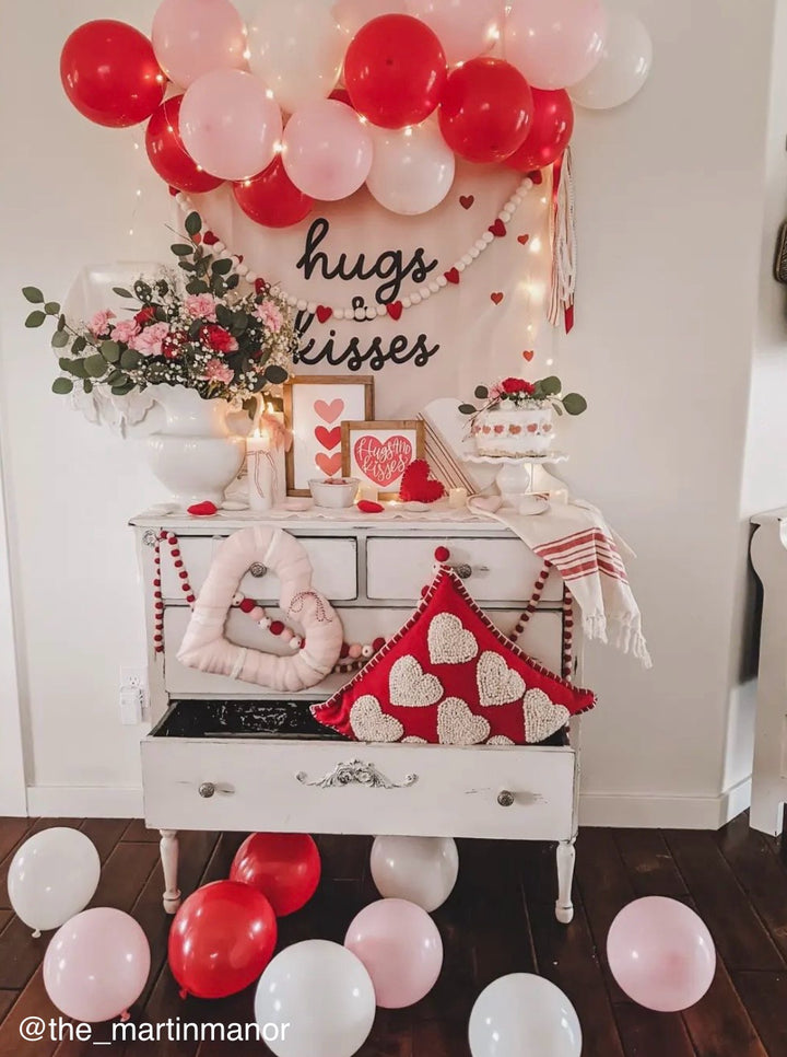 {Neutral} Hugs & Kisses Banner