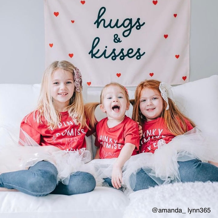 {Neutral} Hugs & Kisses Banner