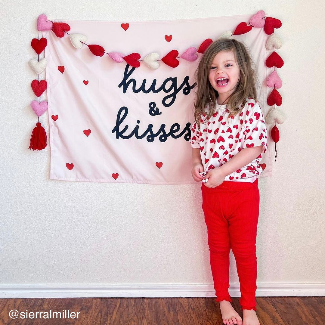 {Neutral} Hugs & Kisses Banner