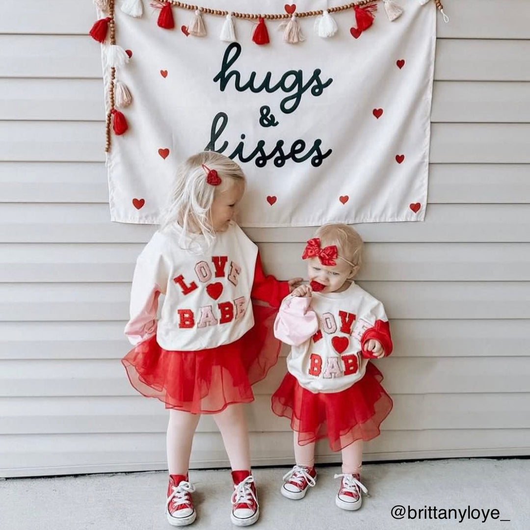 {Neutral} Hugs & Kisses Banner