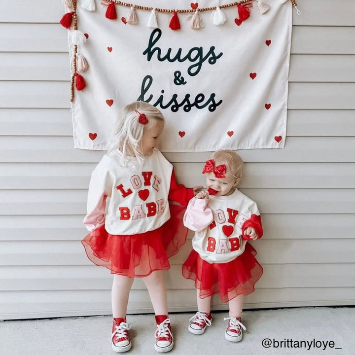 {Neutral} Hugs & Kisses Banner