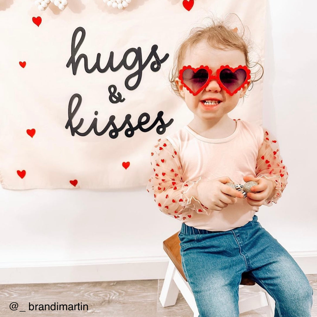 {Neutral} Hugs & Kisses Banner