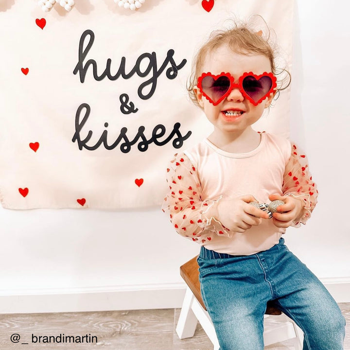 {Neutral} Hugs & Kisses Banner