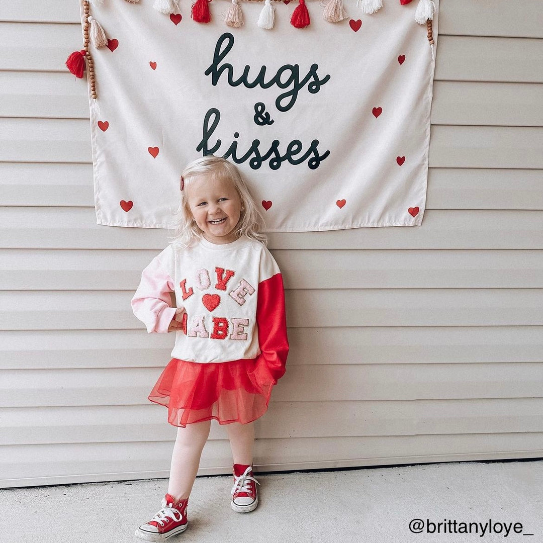 {Neutral} Hugs & Kisses Banner