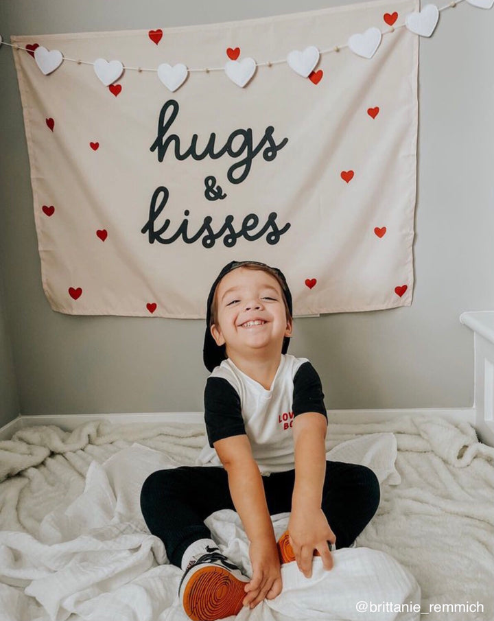 {Neutral} Hugs & Kisses Banner