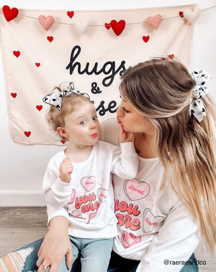 {Neutral} Hugs & Kisses Banner