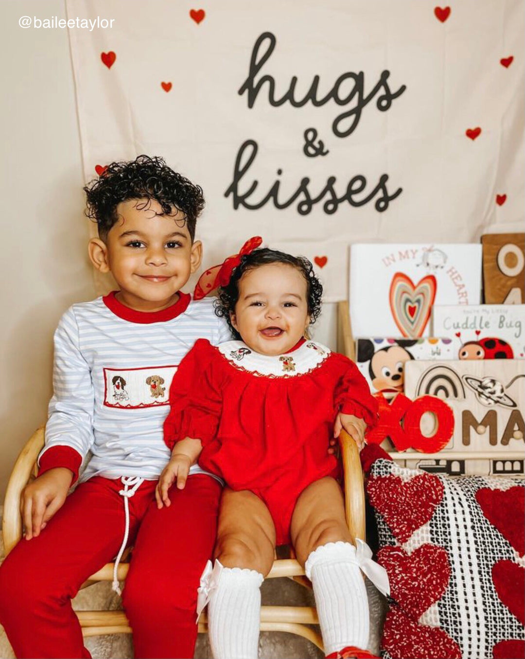 {Neutral} Hugs & Kisses Banner