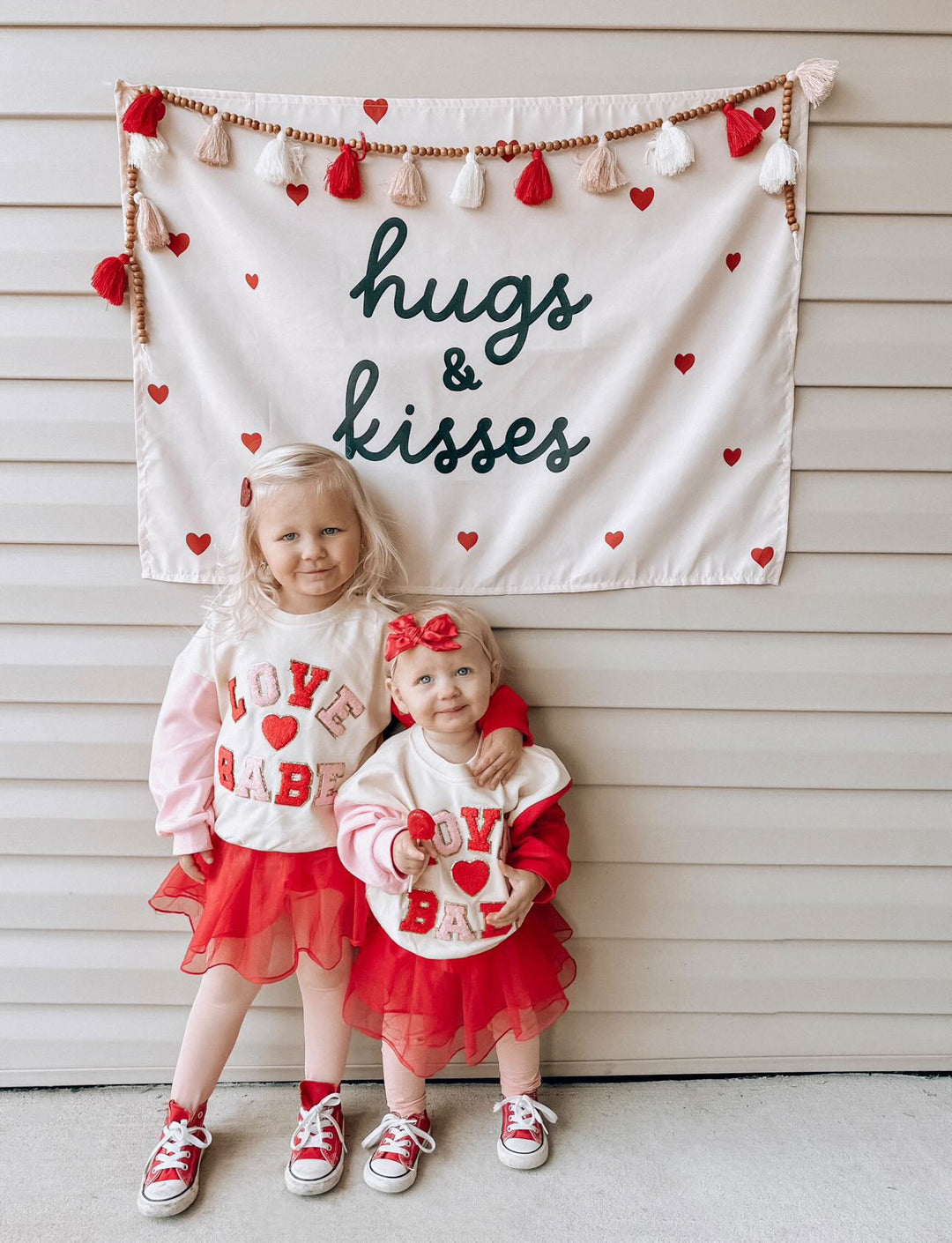 {Neutral} Hugs & Kisses Banner
