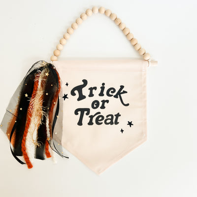 {Neutral} Trick or Treat Hang Sign