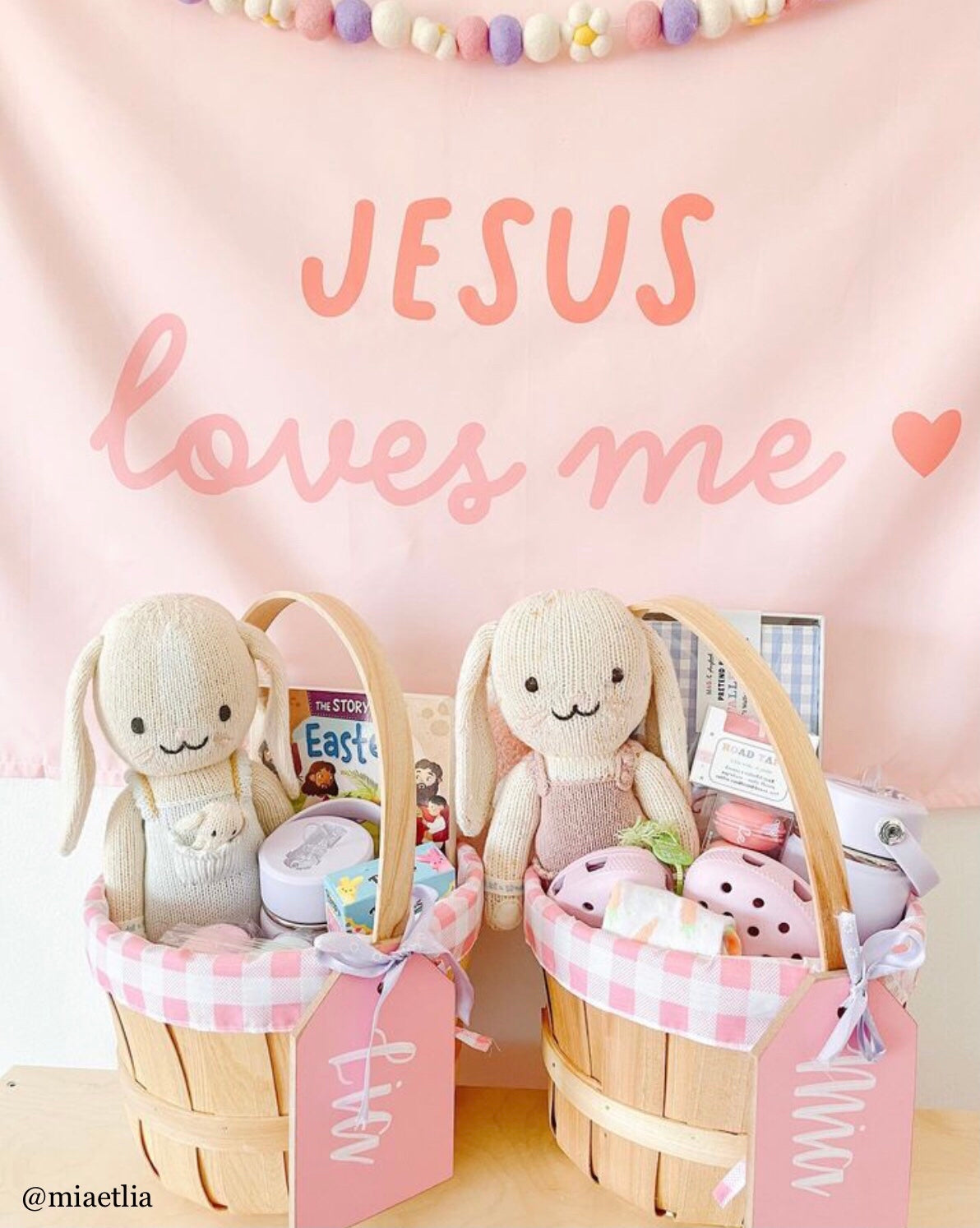 {Pink} Jesus Loves Me Banner