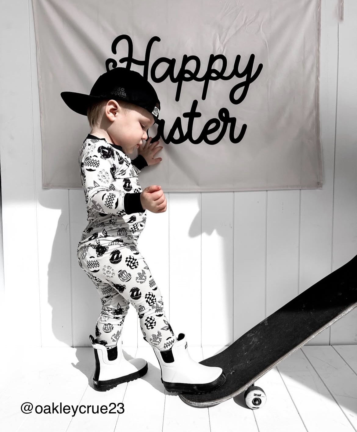 {Black & Neutral} Happy Easter Banner