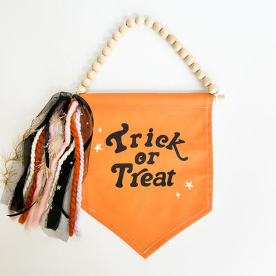 {Orange} Trick or Treat Hang Sign