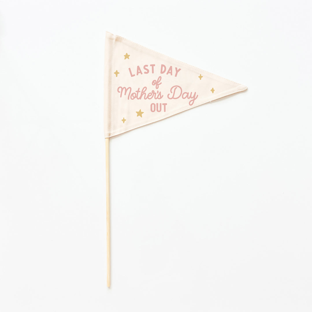 Last Day of School Flag: Choose Your Grade (Preschool → 12th) {Pink}